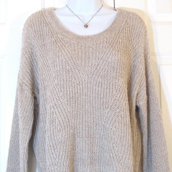 Express | Cable Knit Keyhole Back Pullover Sweater - Picture 3 of 9